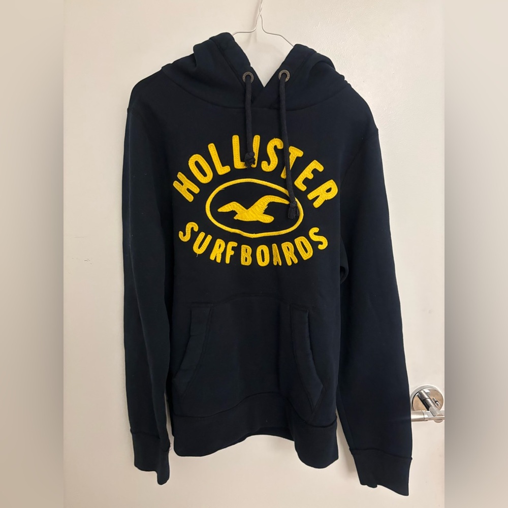 Hollister Men's Black Hoodie with Yellow Logo